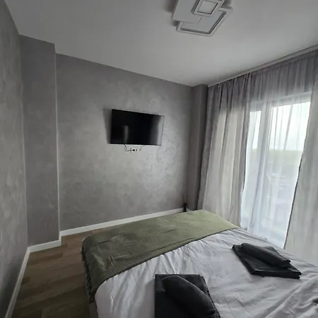 Luxury 2 Bedroom *