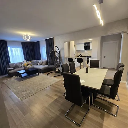Luxury 2 Bedroom Apartment *