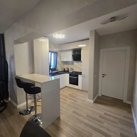 Luxury 2 Bedroom Daire Köstence